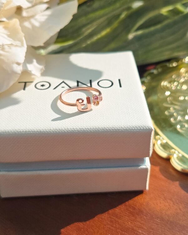 Thai Initial Ring with 3 Natural 天然石について, handcrafted by Colors by Love, Bangkok