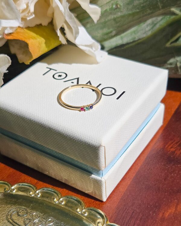Family Ring with Precious 天然石について (3 stones), handcrafted by Colors by Love, Bangkok